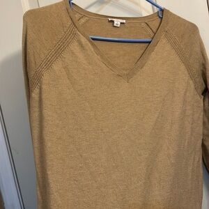 Women’s size small beige light brown Gap v neck sweater